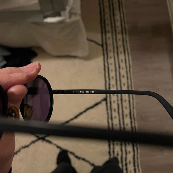 Sunday Somewhere Sunglasses - Picture 5 of 6